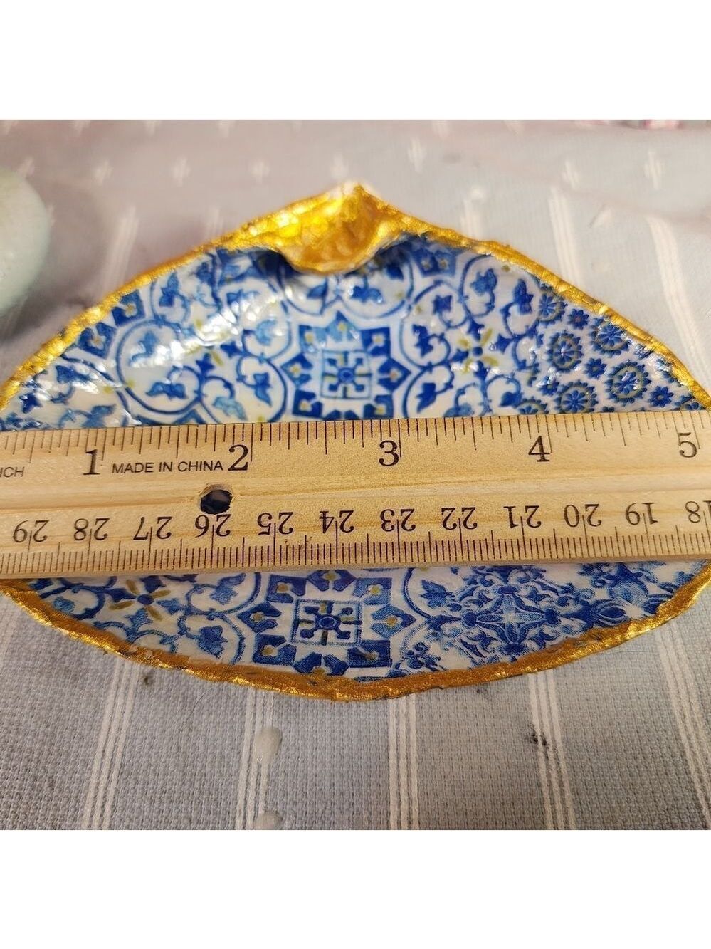 DECOUPAGE CLAM SHELL DECOUPAGE BLUE PATTERN ON A CLAM SHELL TRINKET DISH - Picture 9 of 11